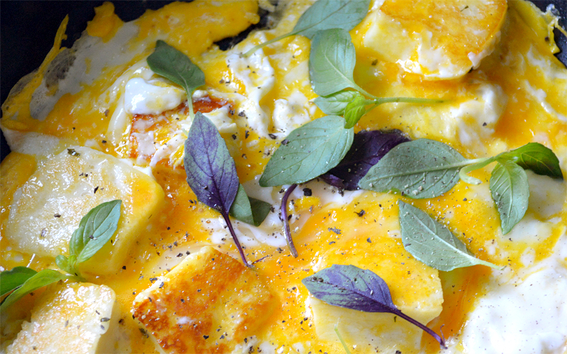 تخم و مرغ پنیر آسان برای صبحانه